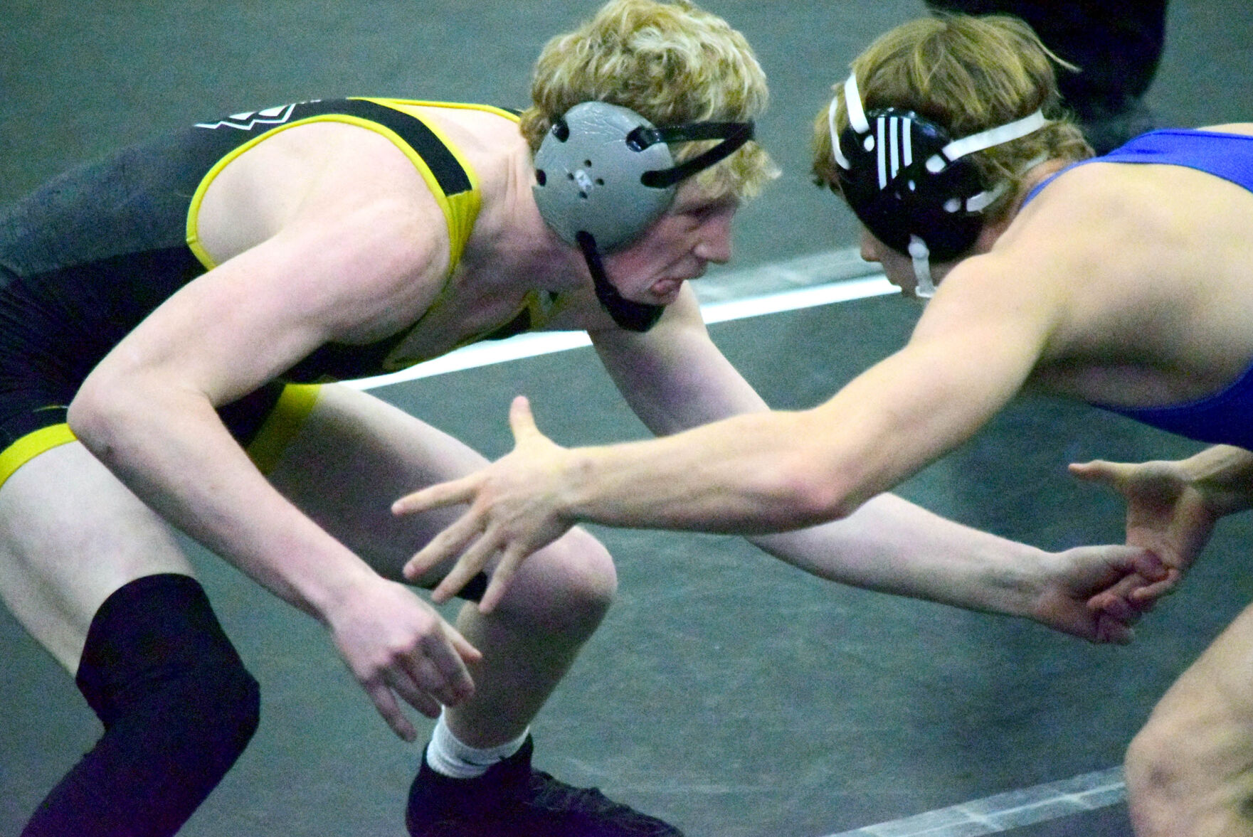 Reece Goss (Johnson Central) & Malachi Rider (Paducah Tilghman) state medal rounds wr.JPG
